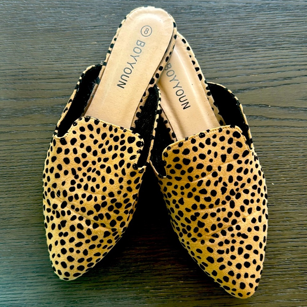 Boyyoun Leopard Slipons size 8